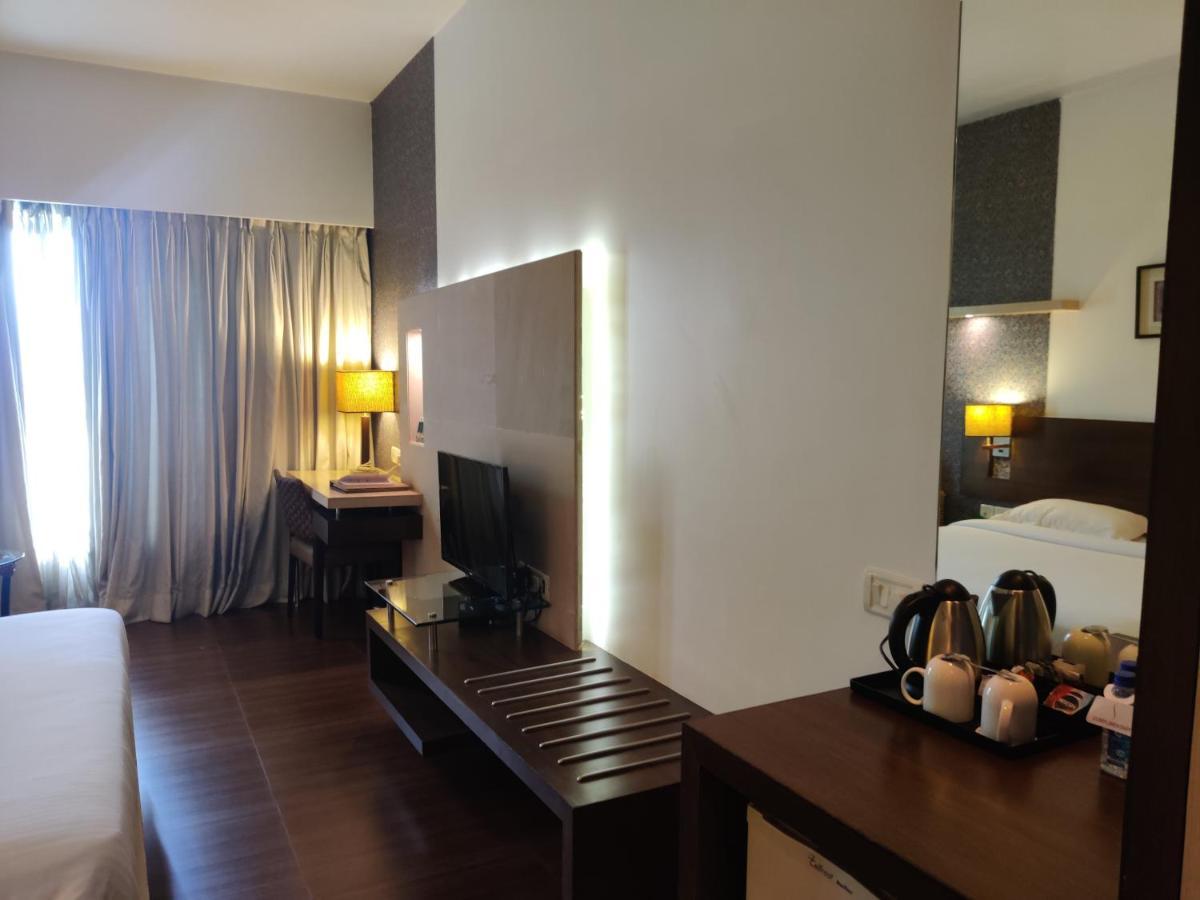 Hotel Satkar Residency Thane Zewnętrze zdjęcie