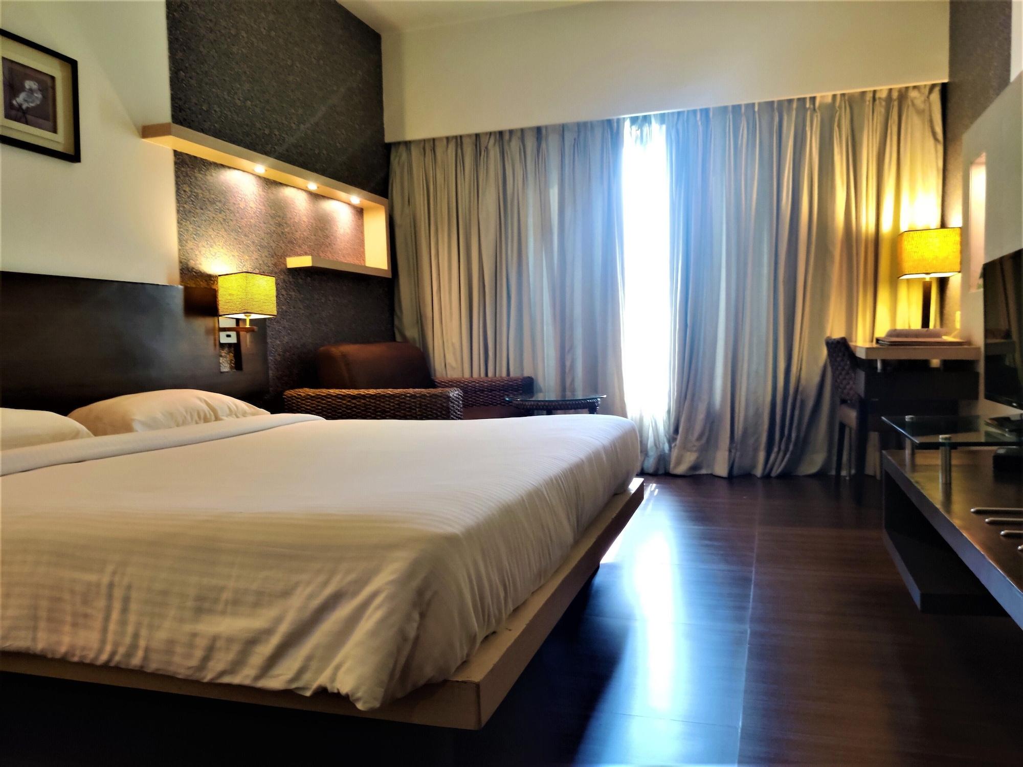 Hotel Satkar Residency Thane Zewnętrze zdjęcie
