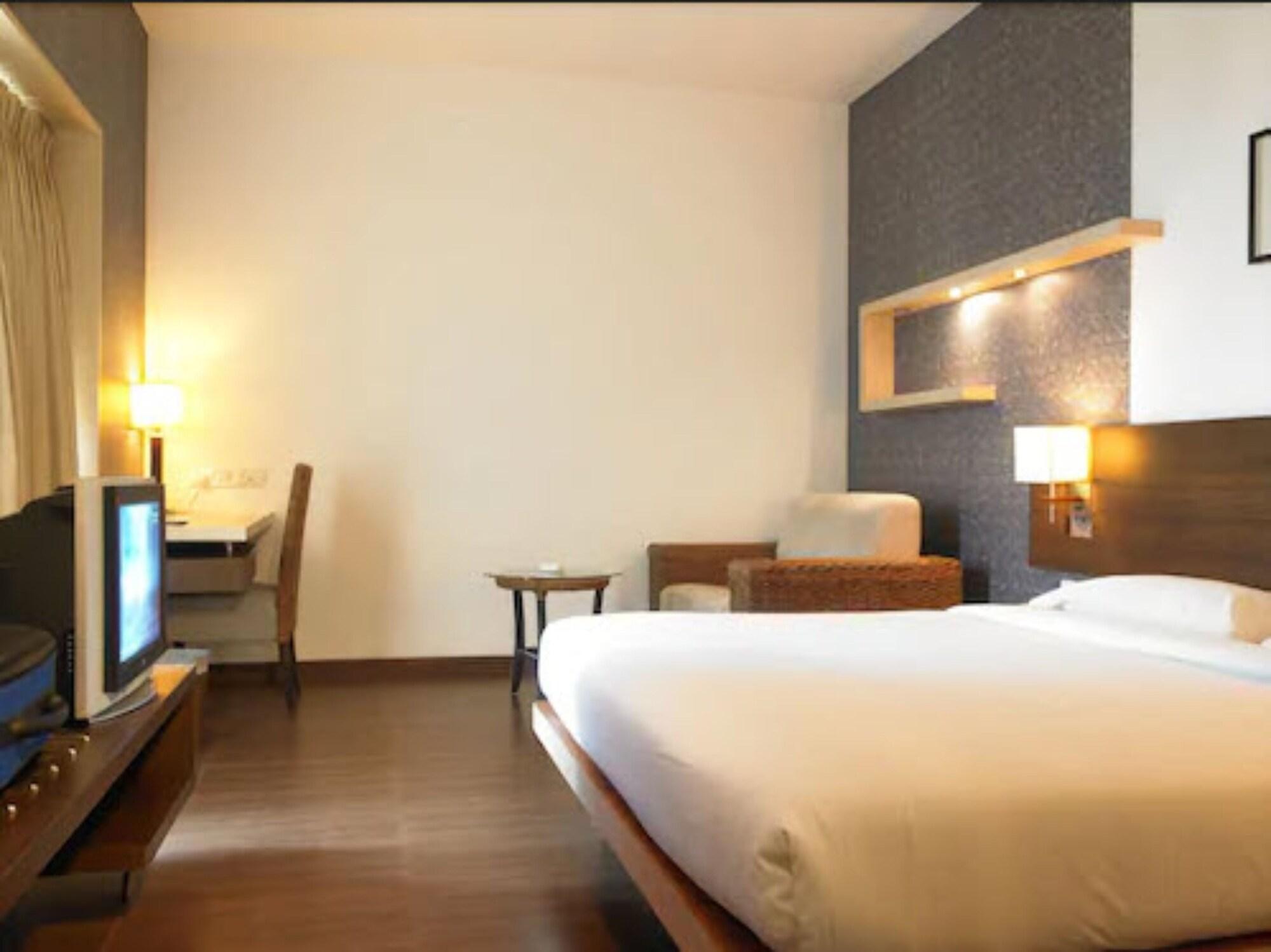 Hotel Satkar Residency Thane Zewnętrze zdjęcie