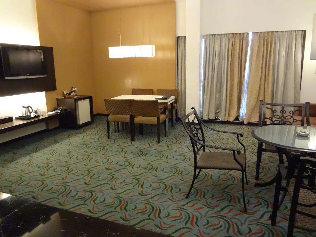 Hotel Satkar Residency Thane Zewnętrze zdjęcie