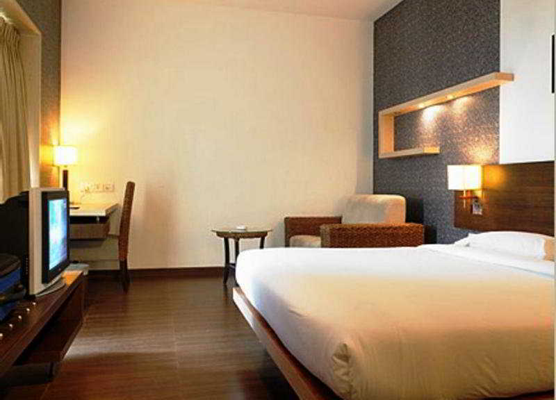 Hotel Satkar Residency Thane Zewnętrze zdjęcie
